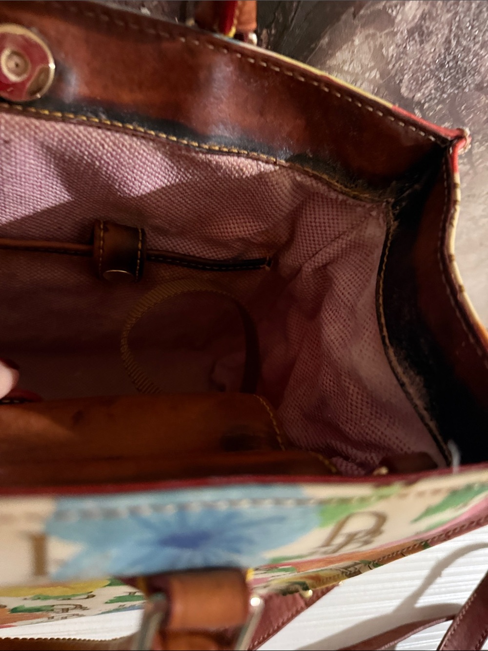 Dooney and Bourke rehab bag. The outside is great. It’s the inside is not. - Picture 8 of 8